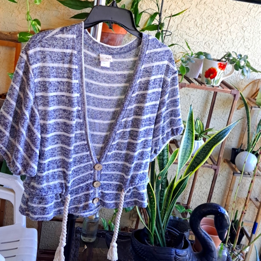 Like New, Knitted Crop Top